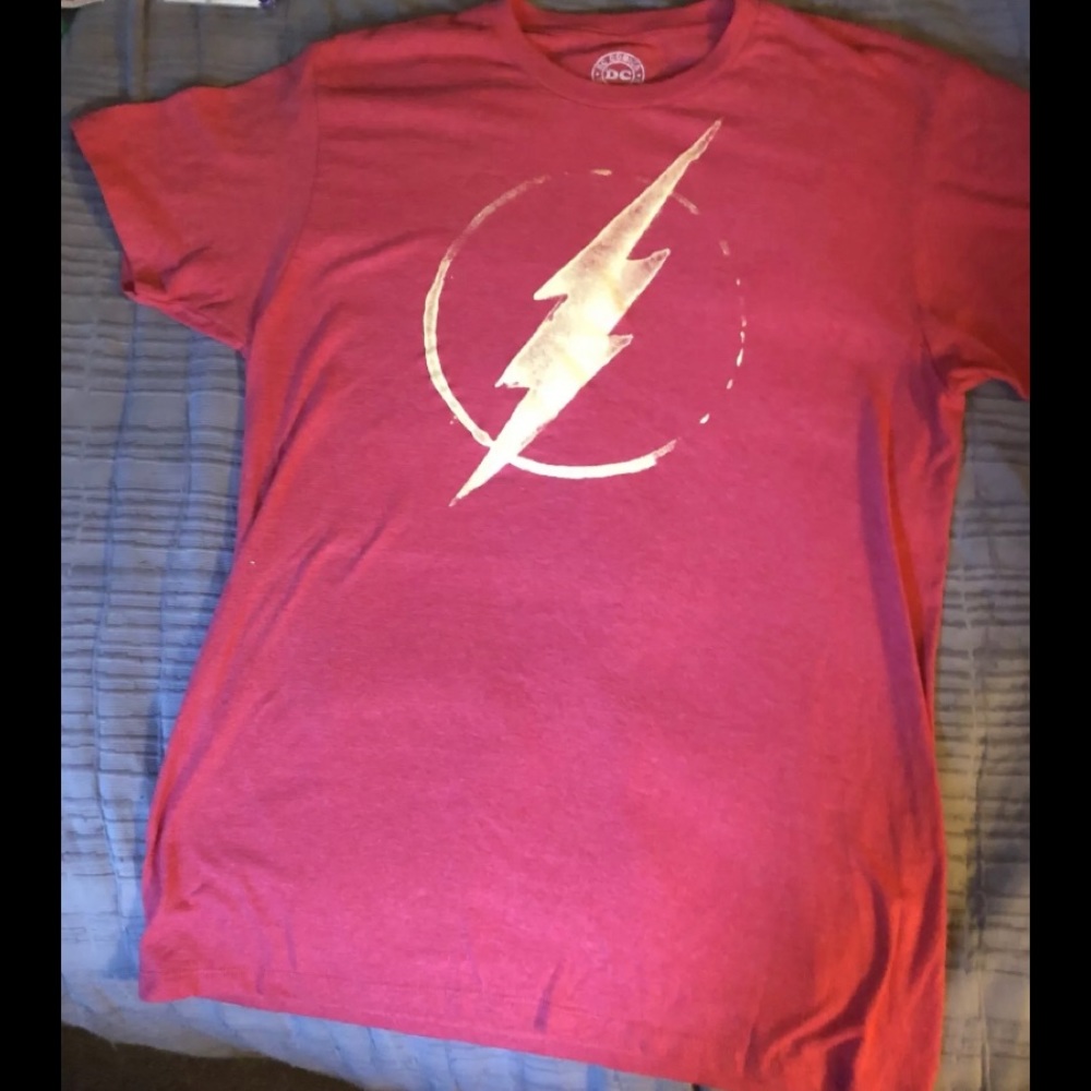 DC Comics Lightning Bolt Super Hero Tshirt Men’s Sz L in red-Heather NEW